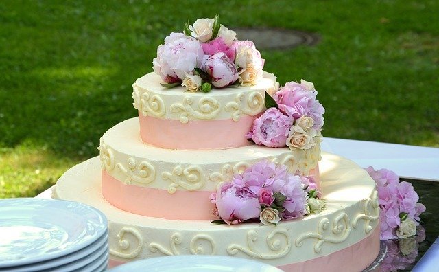 Wedding Cake Cream Pie Wedding Cake  - congerdesign / Pixabay